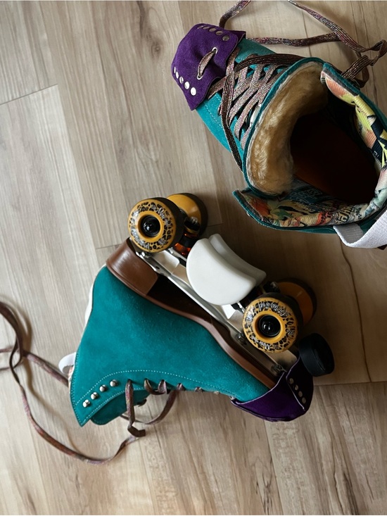 Moxi Shoes - Custom Built Women’s Moxi Jack 🛼 Roller Skates - 6 - Jade